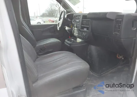 2018 Chevrolet Express 2500 Work Van z USA, uszkodzony, nr VIN 1GCWGAFGXJ1308479